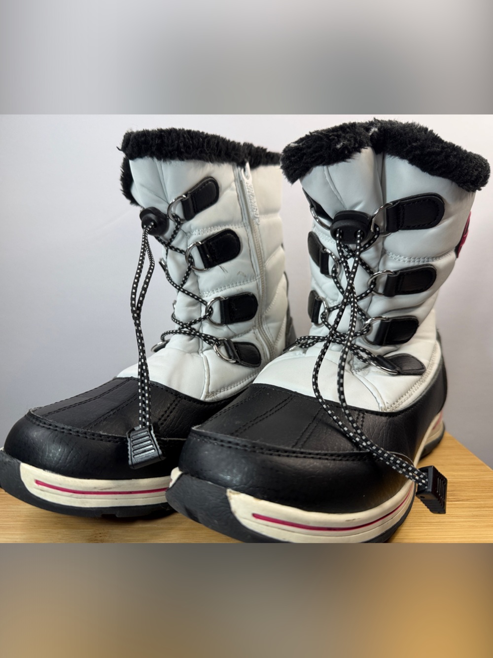 Khombu Black and White Lace-Up Winter Boots
